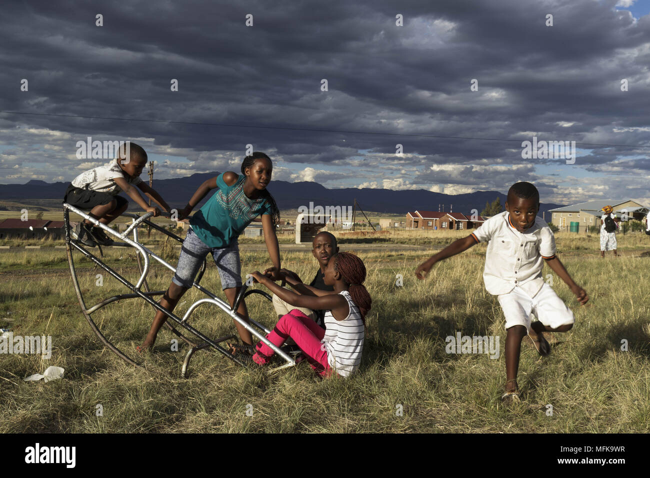 Matatiele, Eastern Cape, South Africa. 31st Dec, 2017. Brothers and sisters play together, while their parents are preparing food for an initiation ceremony. Credit: Stefan Kleinowitz/ZUMA Wire/Alamy Live News Stock Photo