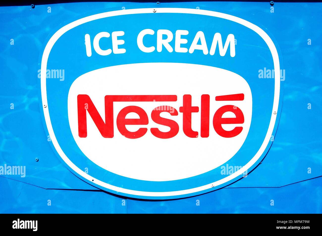 David Potter / Band /Hotshoe/Photoshot - Beach scenes - A Nestle ice cream  sign - Felixstowe - UK. Bandphoto/COMPULSORY CREDIT: Hotshoe/Photoshot \u0026 Ag  Stock Photo - Alamy, image size:1300x954