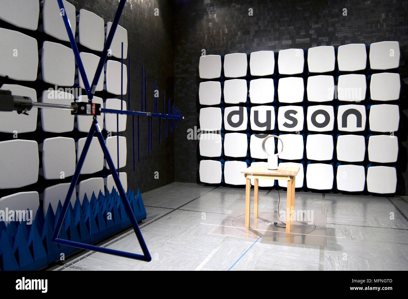 Air purifier dyson hi-res stock photography and images - Alamy
