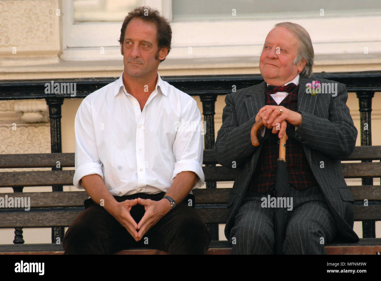 Mes Amis Mes Amours London Mon Amour France Vincent Lindon Richard Syms Director Lorraine Levy Stock Photo Alamy