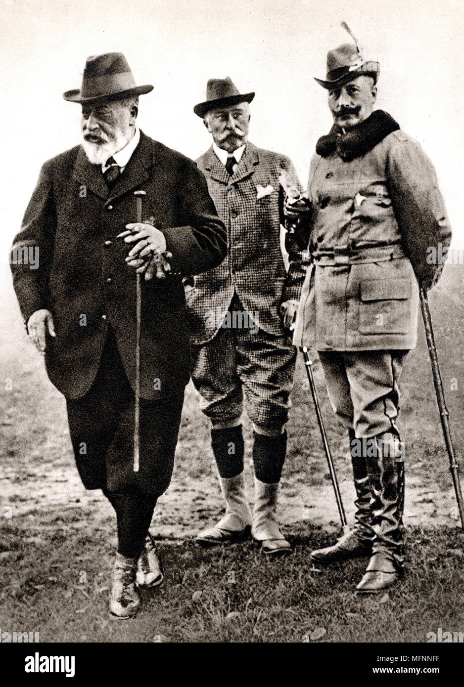 William II (1859-1901) Emperor of Germany 1888-1919, right, with his uncle Edward VII of Britain at a shooting party at Windsor, England, November 1907.  The figure in the centre is the Duke of Connaught. Stock Photo