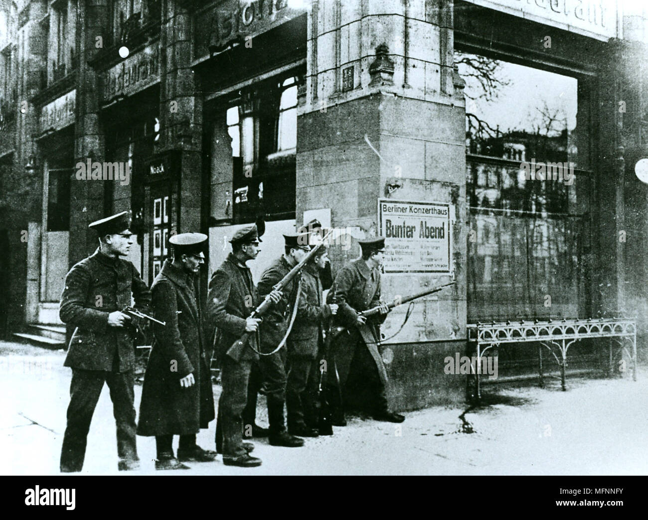 Spartakist uprising in Berlin, 20 November 1918: Armed soldiers in Charlottenstrasse in the day before the revolution. Stock Photo