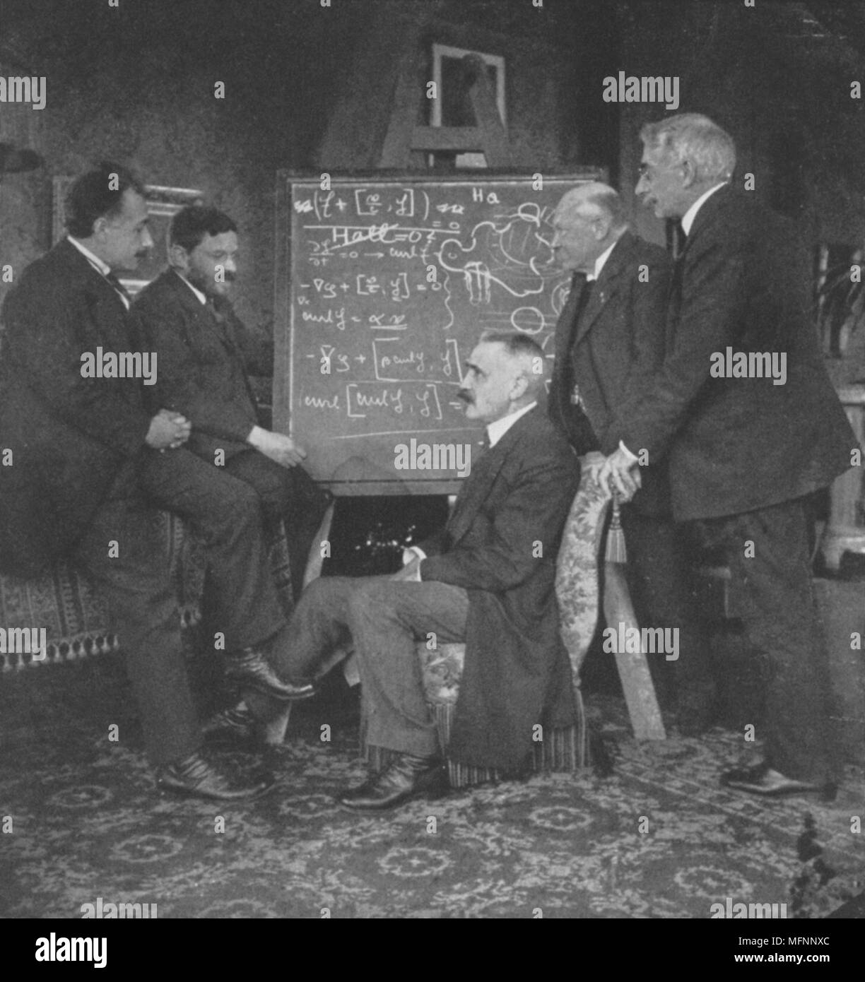 Albert EINSTEIN (1879-1955), German-Swiss-American mathematical physicist, left, with Paul Ehrenfest, Paul Langevin (1872-1946), French physicist, centre, Kammerling-Onnes and Pierre Weiss, Ehrenfest's home, Leyden, Netherlands. Stock Photo