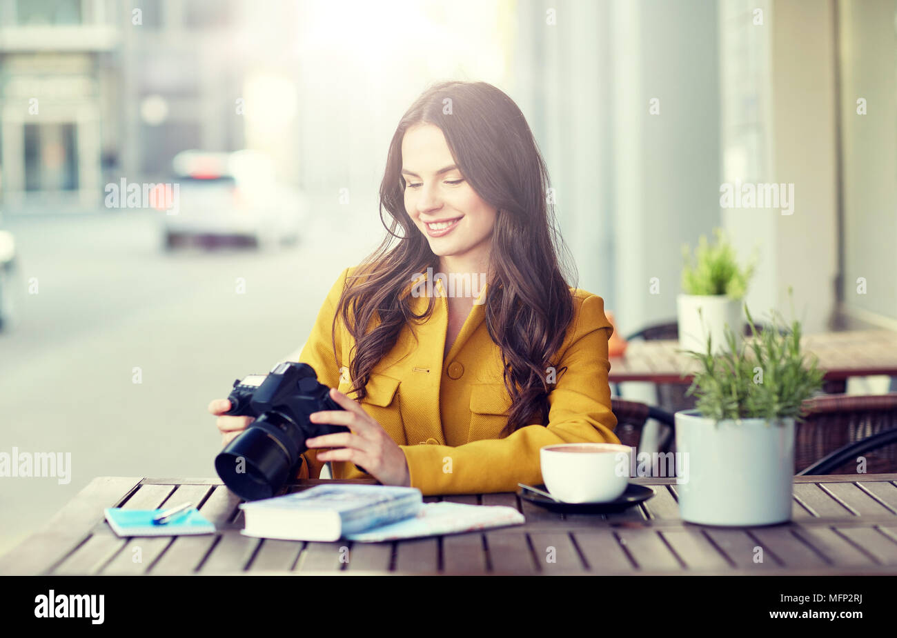 Happy tourist woman hi-res stock photography and images - Alamy