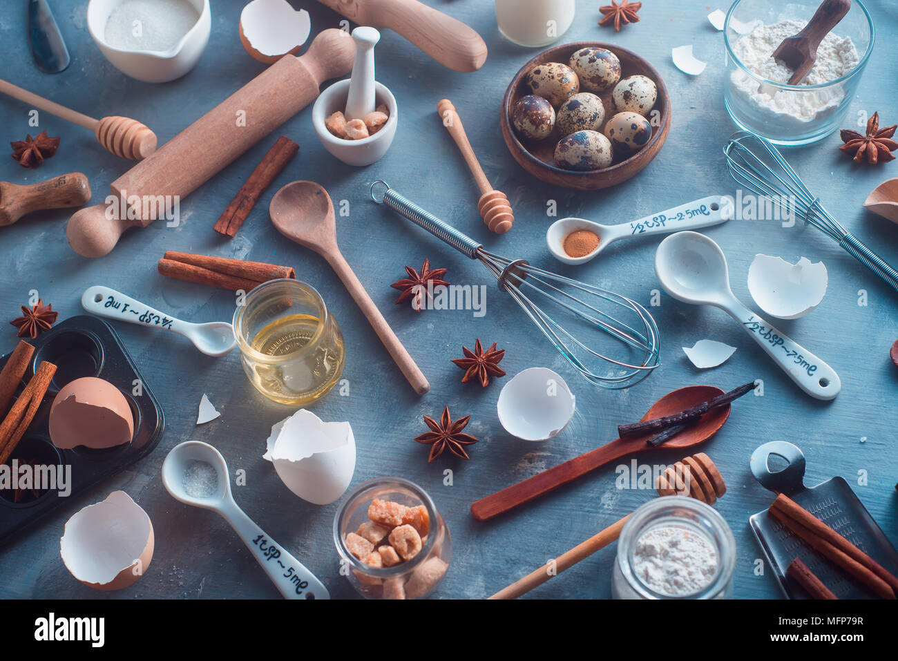 Cooking tools and ingredients concept flat lay with copy space. Baking  header with measuring spoons, wooden scoops, whisks, rolling pin, cookie  cutter Stock Photo - Alamy
