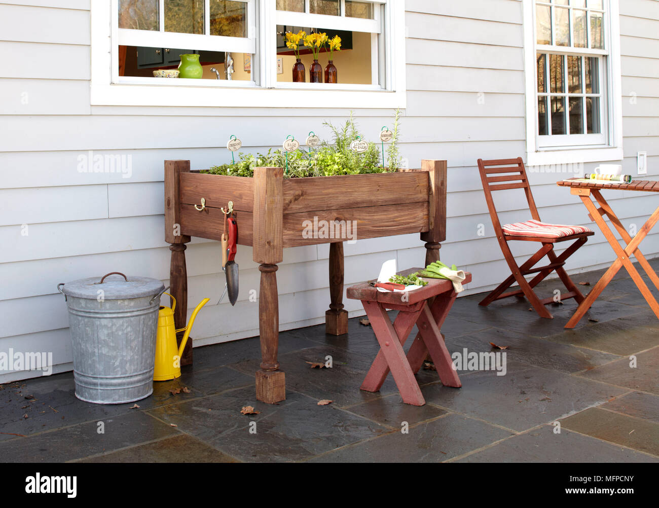 Potting bench hires stock photography and images Alamy