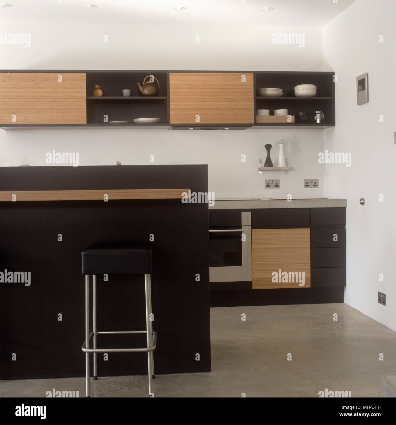 Kitchen breakfast bar with stools Stock Photo Alamy