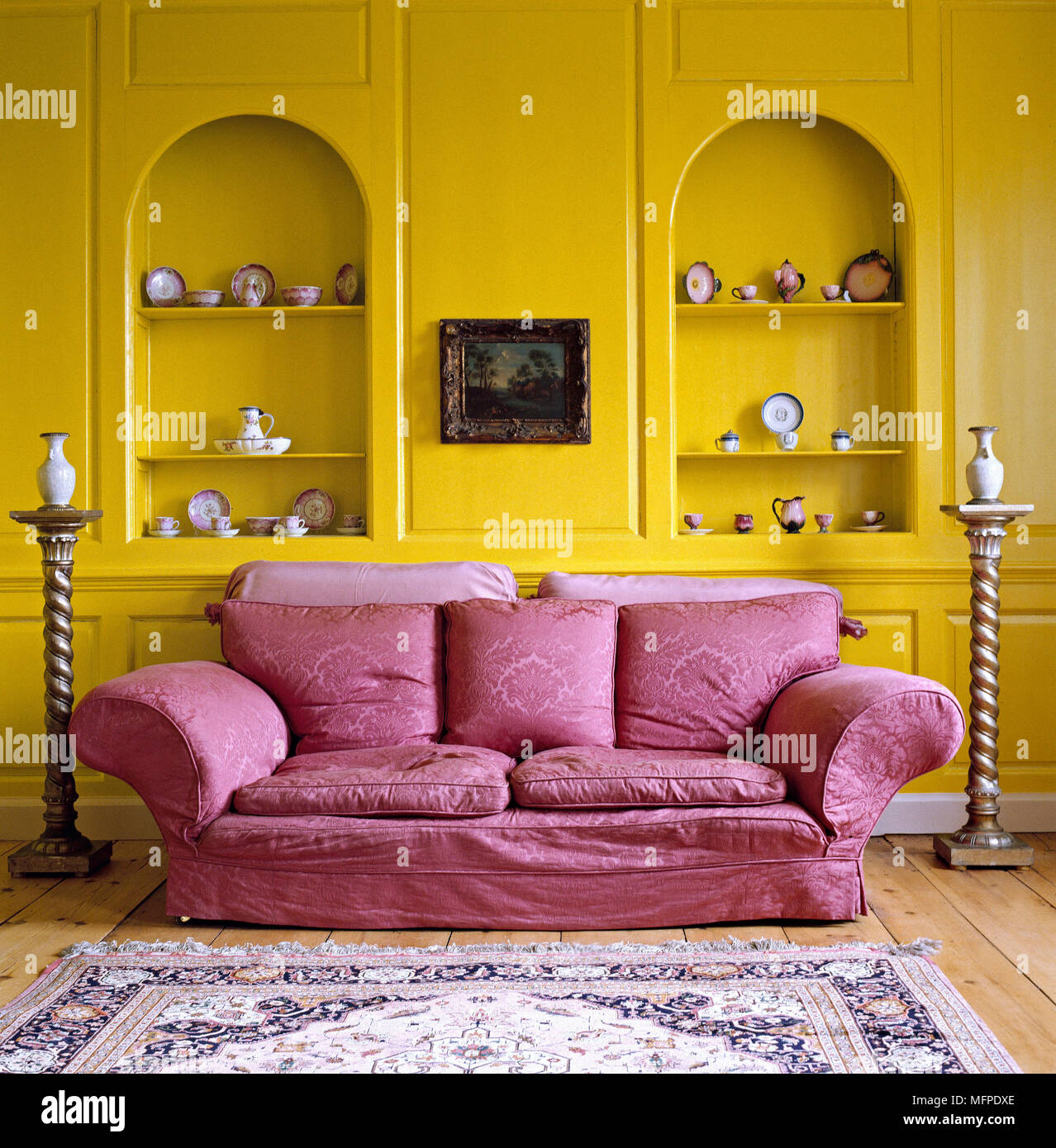 Bright, yellow panelled sitting room, with arched alcoves, raspberry