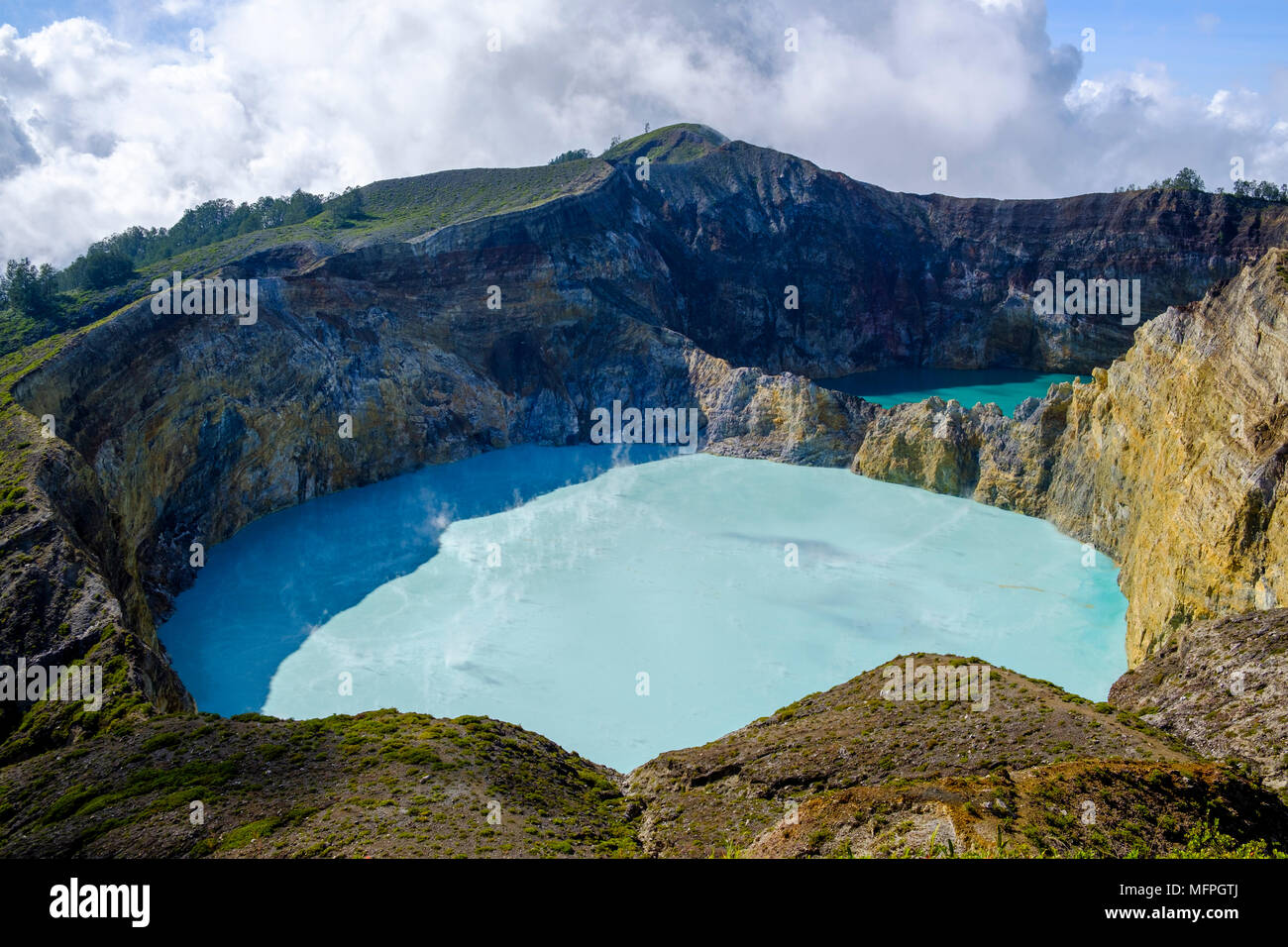 Cuaca Buruk Taman Nasional Kelimutu Ditutup Sementara