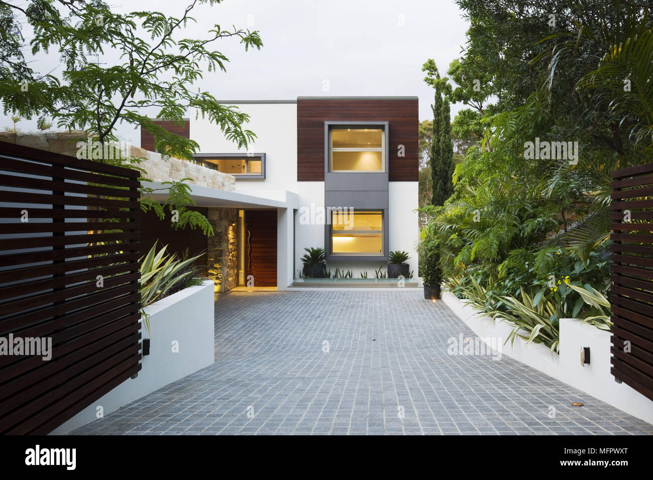 Exterior of modern house and driveway Stock Photo - Alamy