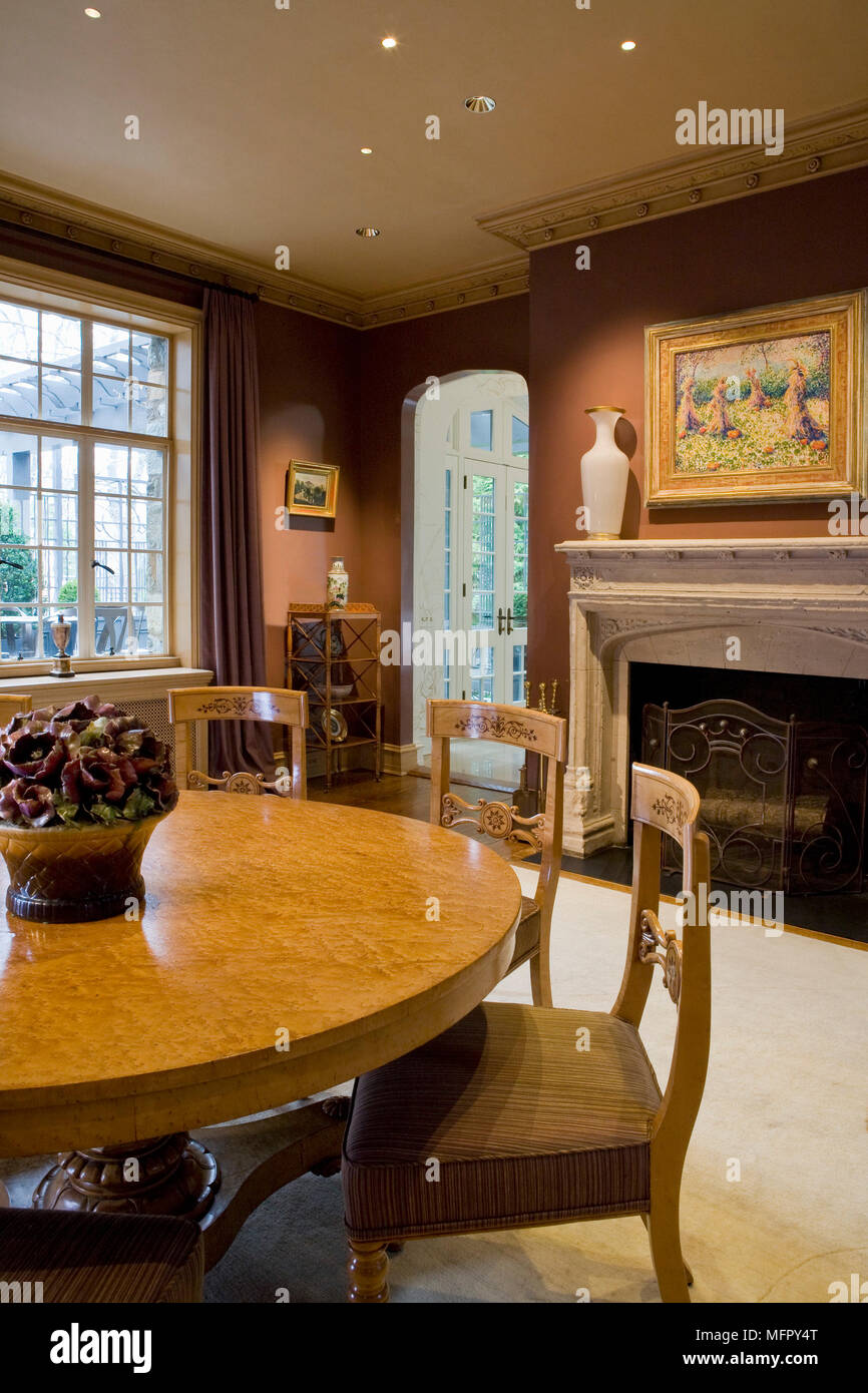 Chairs at round table in traditional style dining room Stock Photo - Alamy