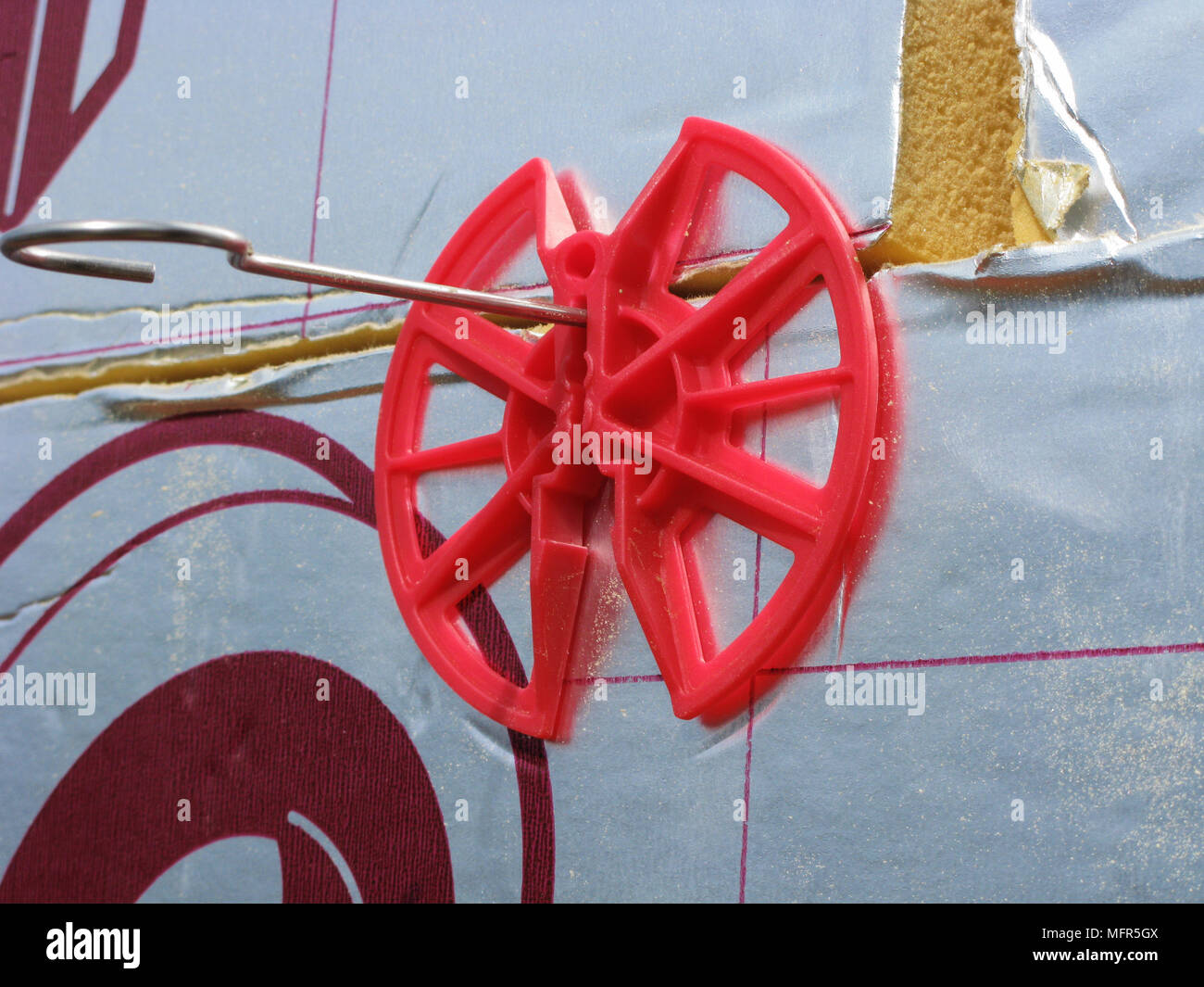 Retaining clips to hold celotex insulation boards in place in