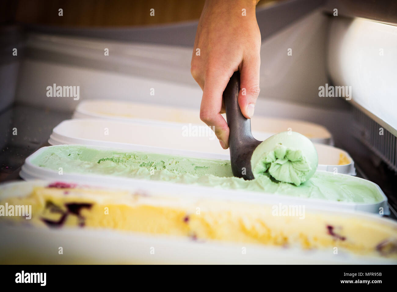 Scooping ice cream hires stock photography and images Alamy