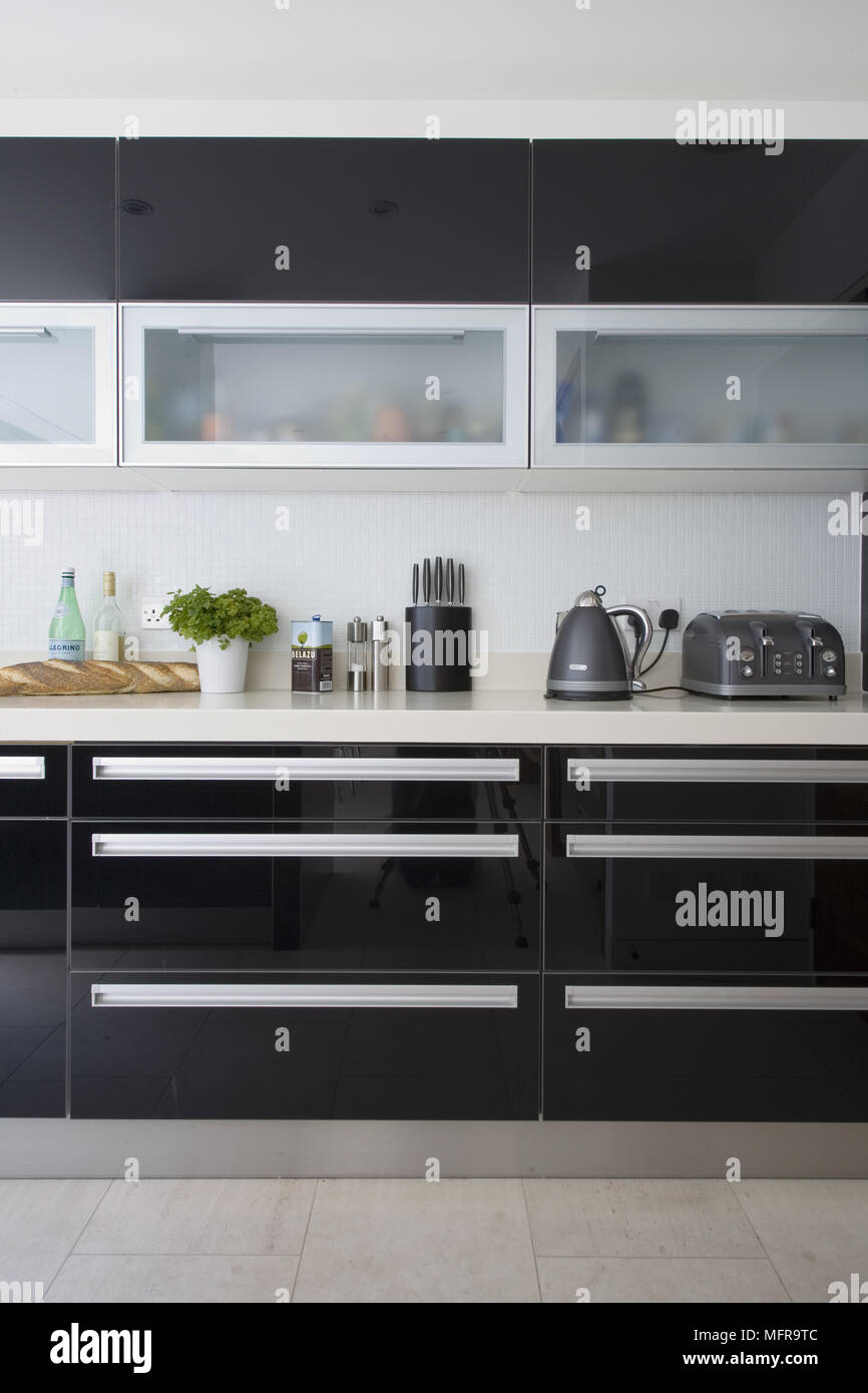 White kitchen units with black worktop hi-res stock photography and images - Alamy
