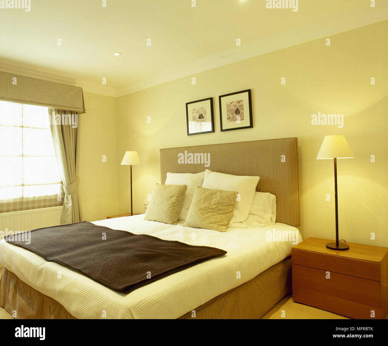 Traditional outlet bedroom lamps