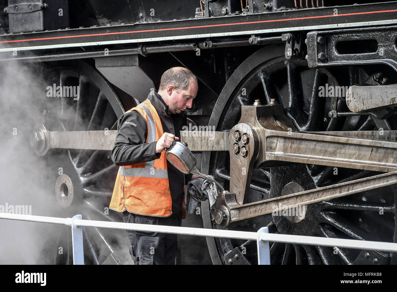 An engineer oils the wheel gear on steam Locomotive 45212 ROY 'CORKY' BROWN Stanier Black Five, Class 5MT 4-6-0, as it's turned around on a huge turntable at Yeovil Junction, where it pulled in during its leg of the Great Britain XI steam train tour, from Cardiff to Swanage via Dorchester. PRESS ASSOCIATION Photo. Picture date: Thursday April, 26, 2018. Photo credit should read: Ben Birchall/PA Wire it's turned around on a huge turntable at Yeovil Junction, where it pulls in during the leg from Cardiff to Swanage via Dorchester on the Great Britain XI steam train tour across the UK. PRESS ASSO Stock Photo