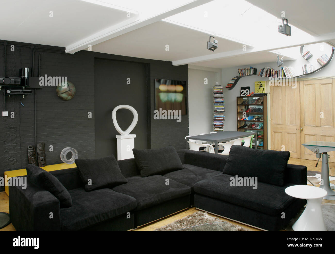 Black seating hi-res stock photography and images - Alamy