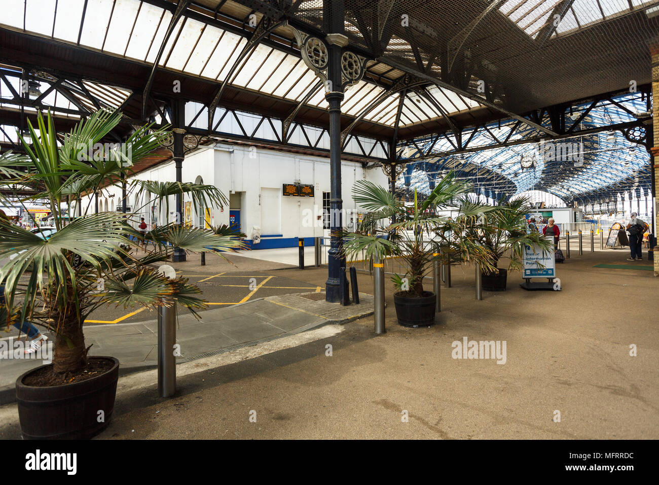 Brighton station taxi hi-res stock photography and images - Alamy