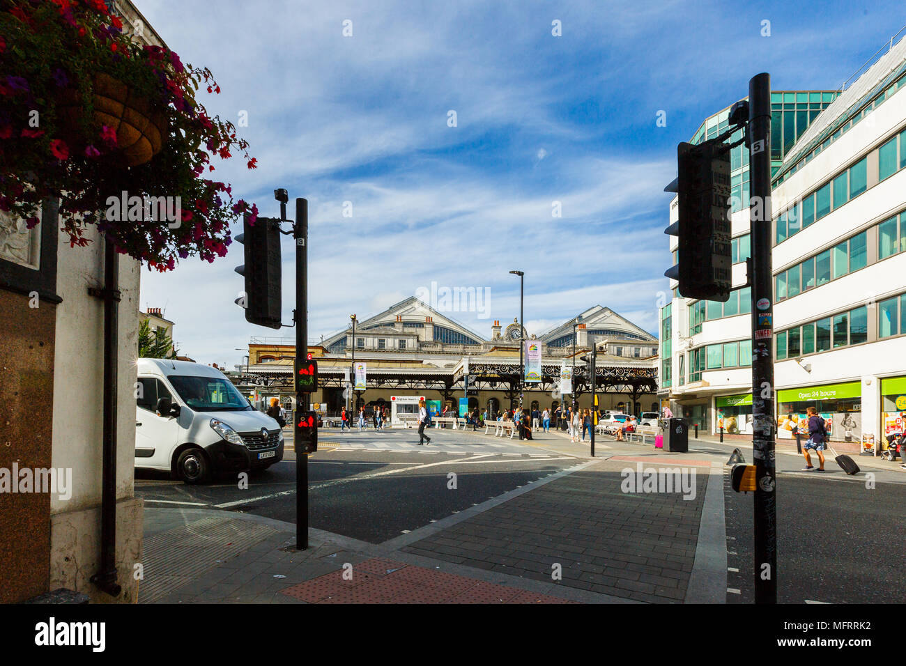 Brighton railway station entrance hi-res stock photography and images ...