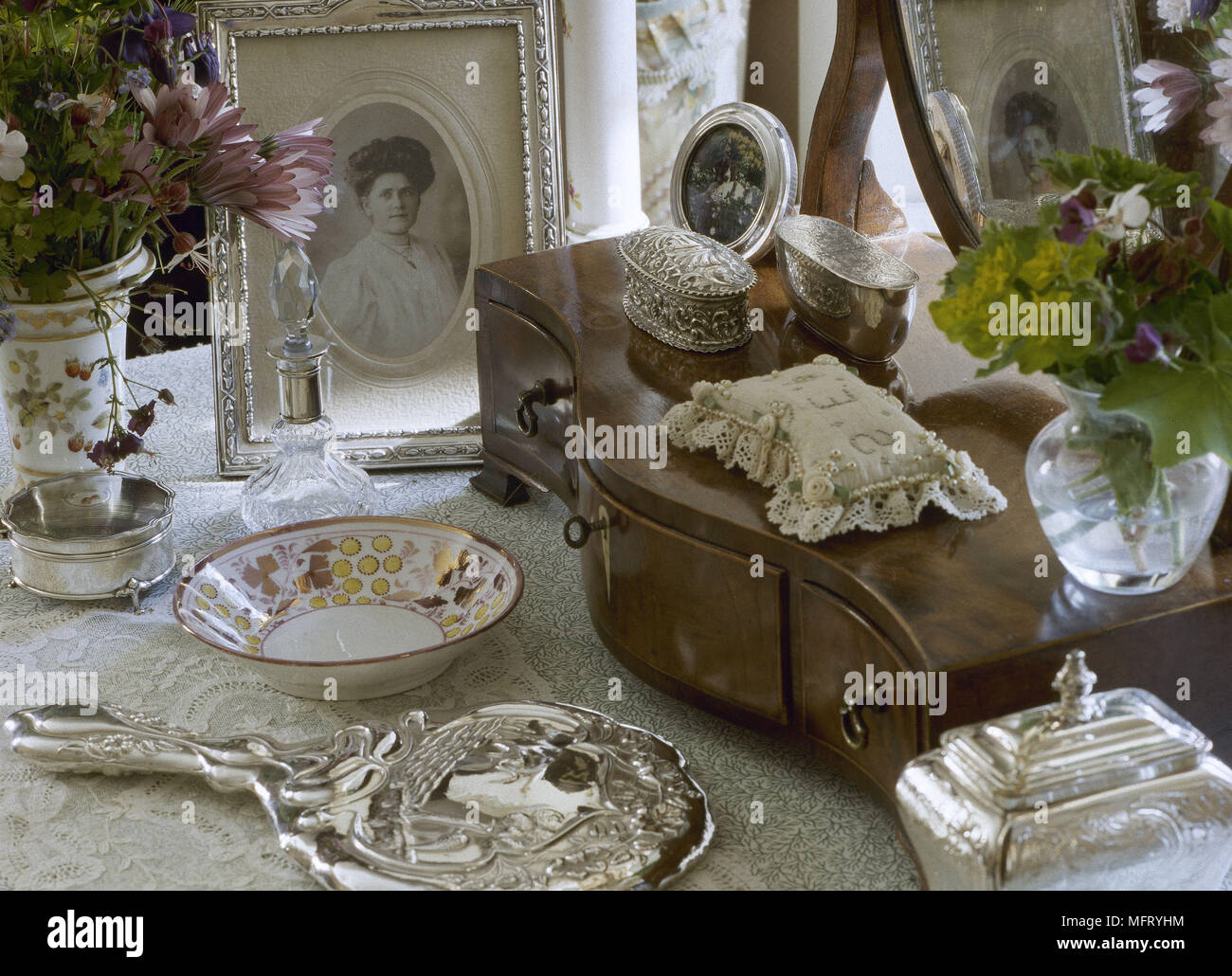 Jewellery box antique hi-res stock photography and images - Alamy