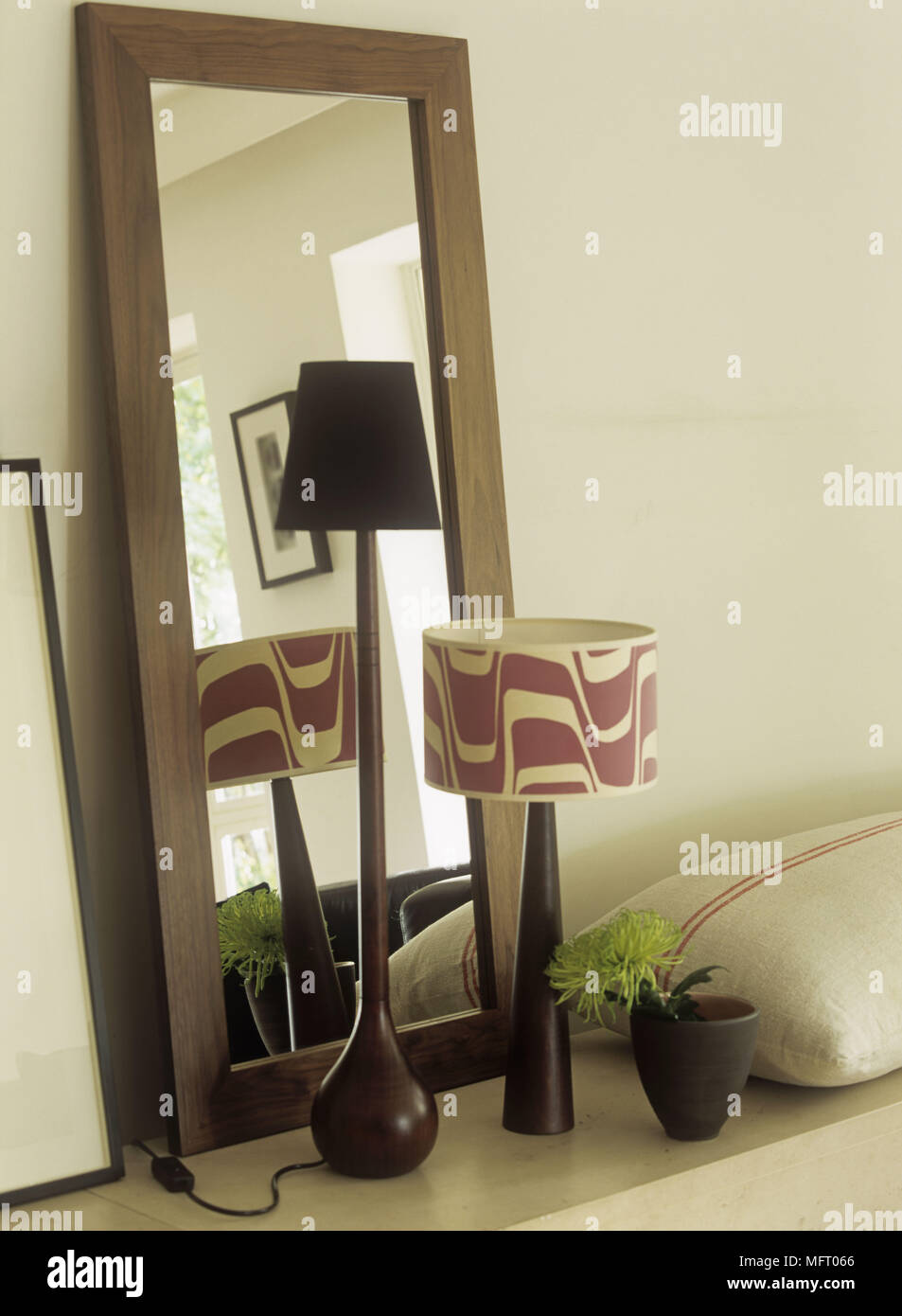 Rectangular mirror hires stock photography and images Alamy