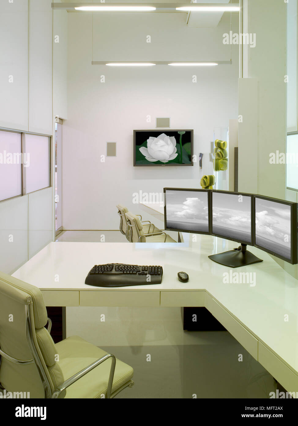 Hi tech office interiors hi-res stock photography and images - Alamy