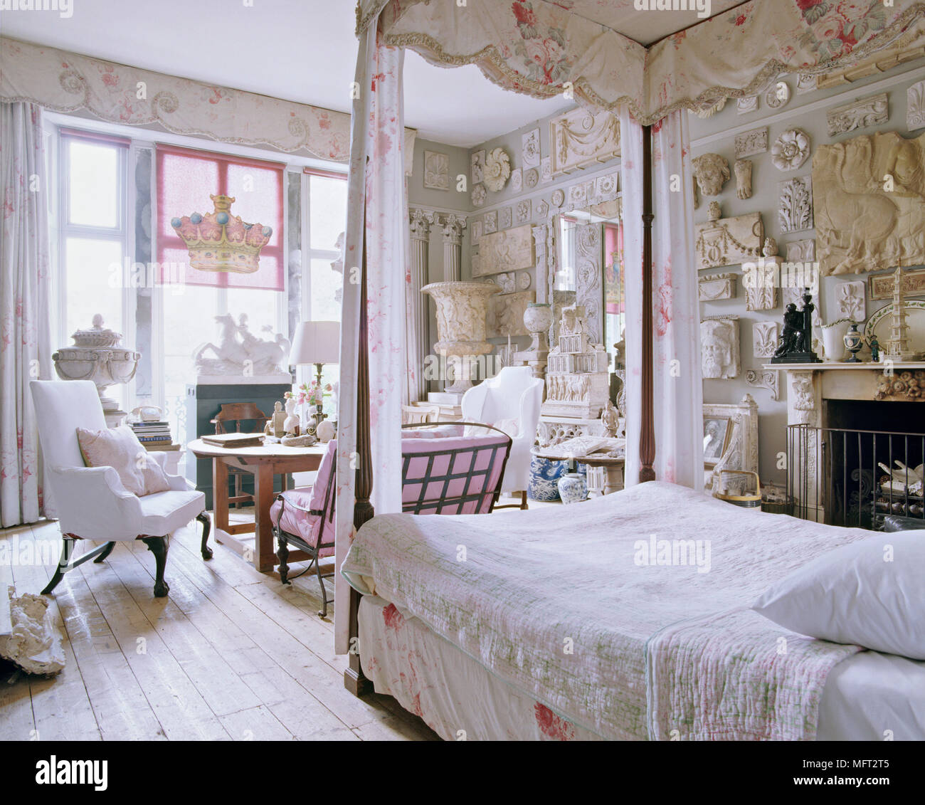 Queen 2024 anne bed