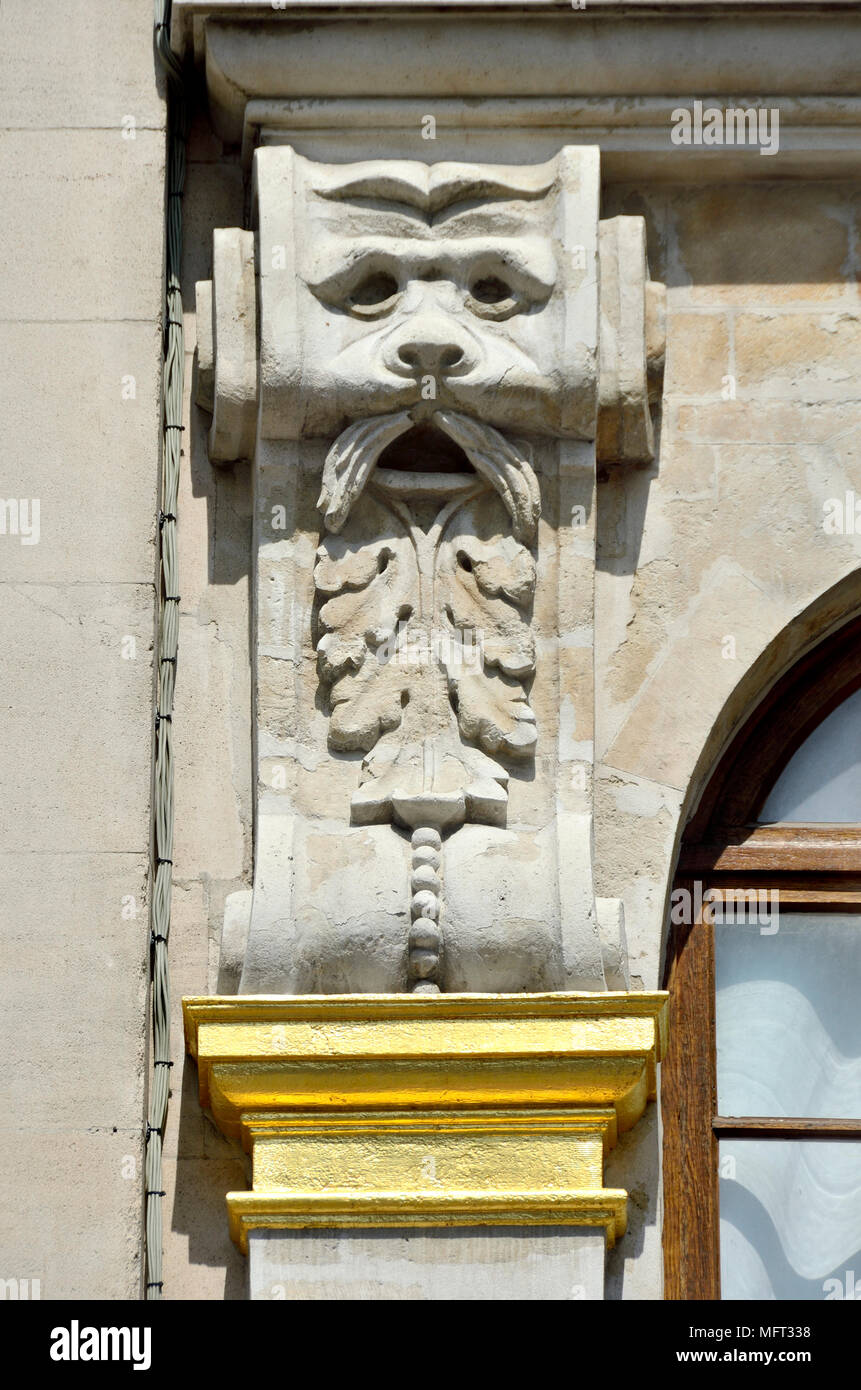 Brussels, Belgium. Grand Place: Mascaron on facade of no. 26 - 'Maison du Pigeon' Stock Photo