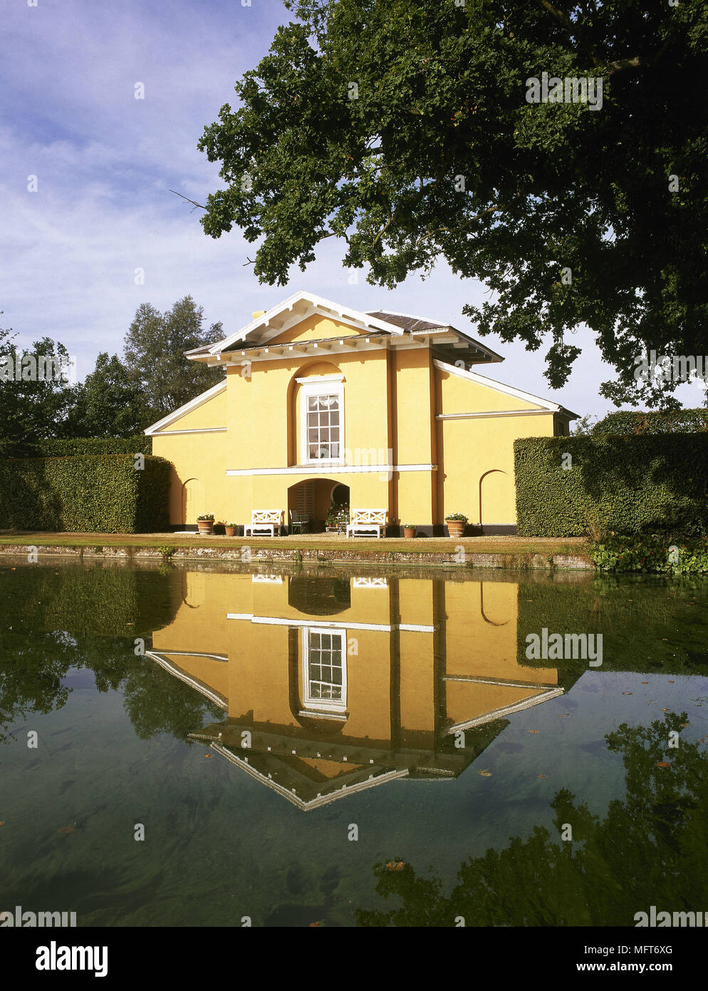 Exterior grand country lakeside house  exteriors houses classical style lakes reflection Stock Photo