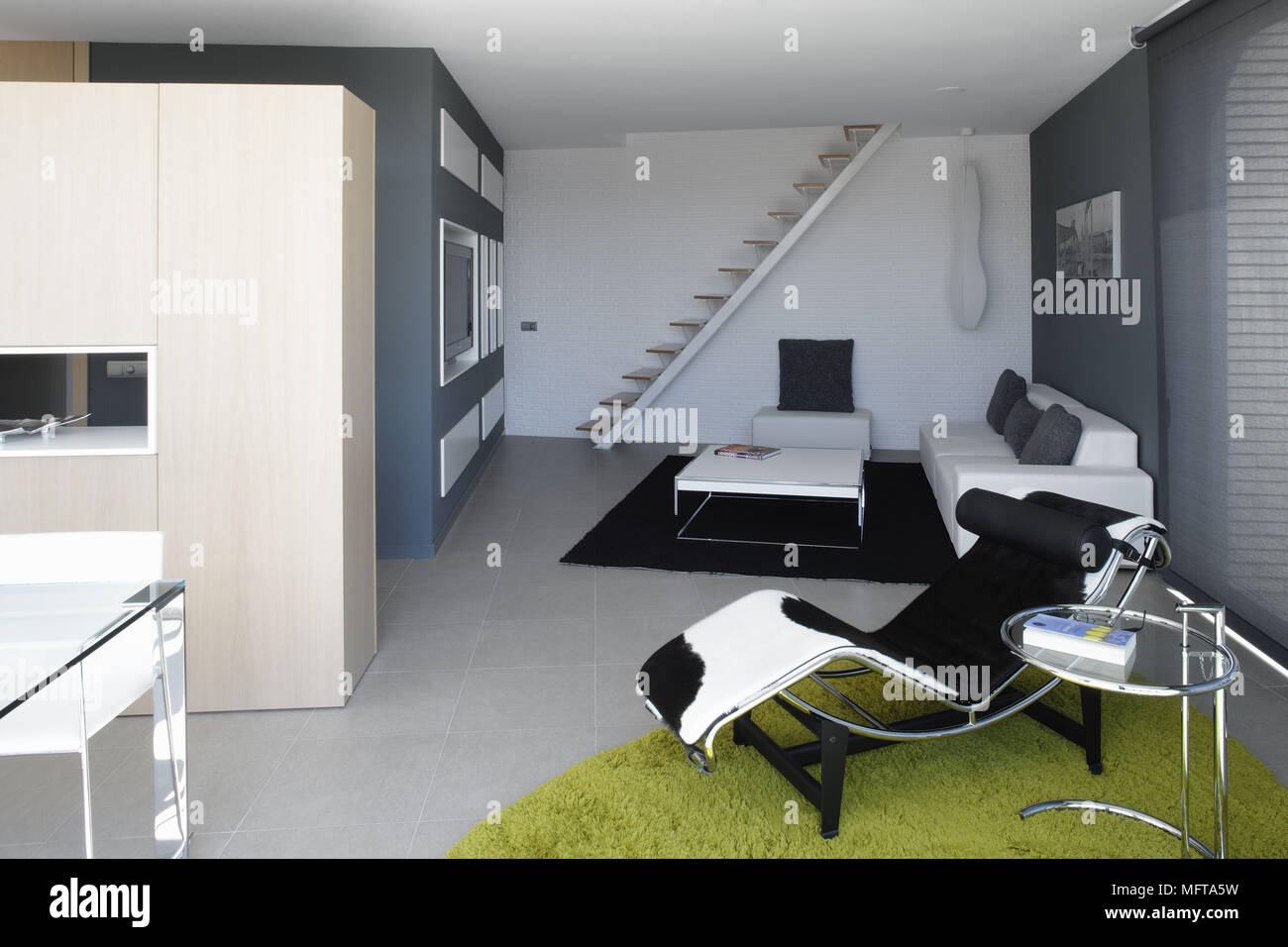 Le Corbusier Leather Recliner Set On Lime Green Rug In Open Plan Contemporary Room Stock Photo Alamy