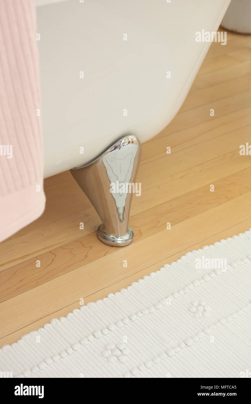 Steel foot of free standing bathtub Stock Photo Alamy