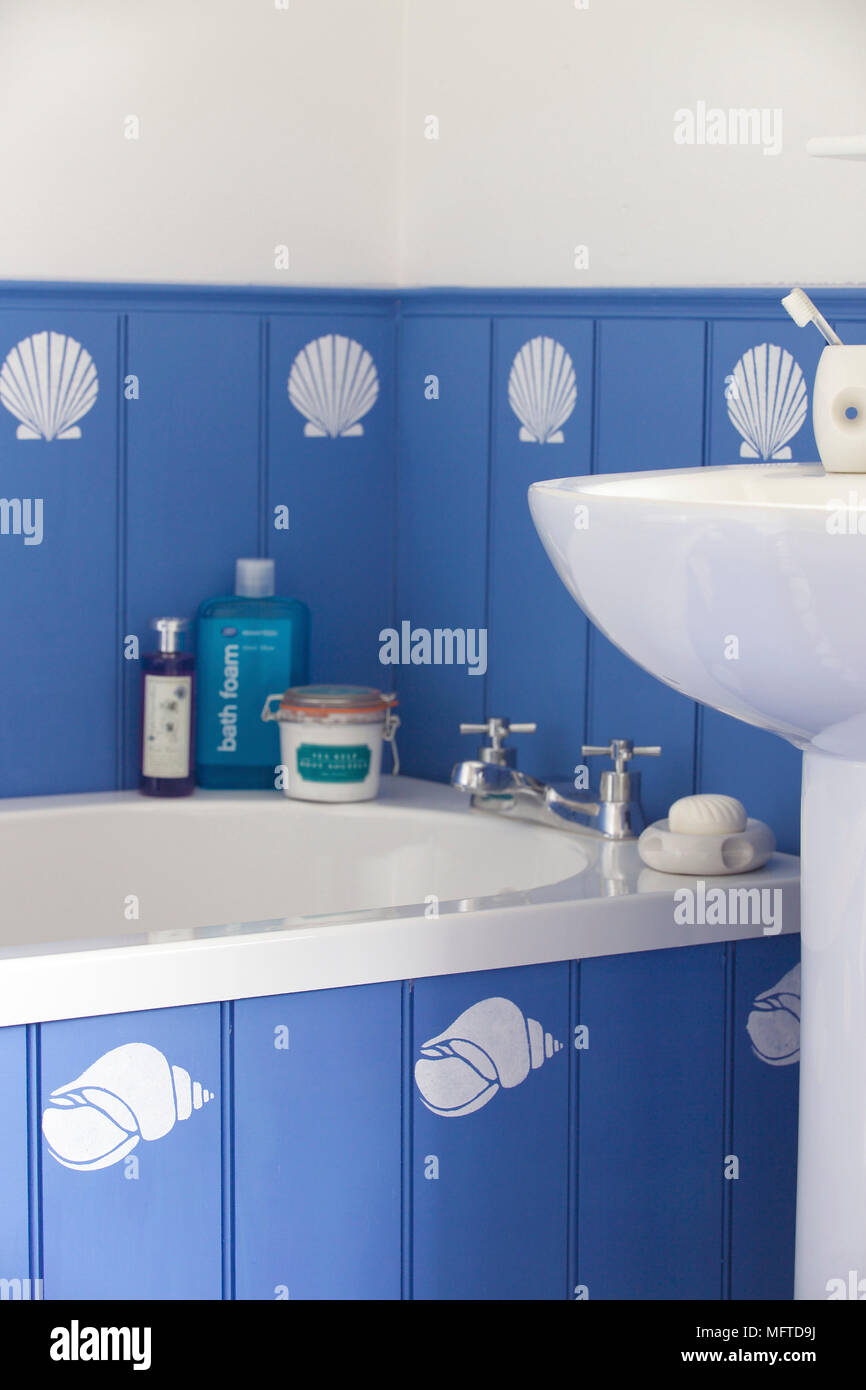 Modern bathroom with blue painted panelling Stock Photo - Alamy