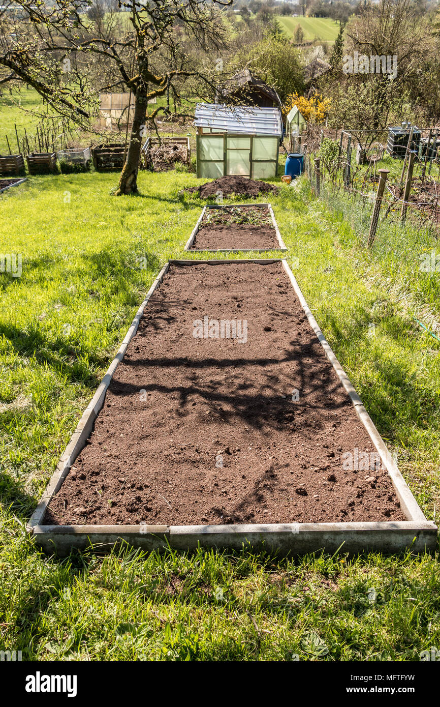 Planting bed hires stock photography and images Alamy