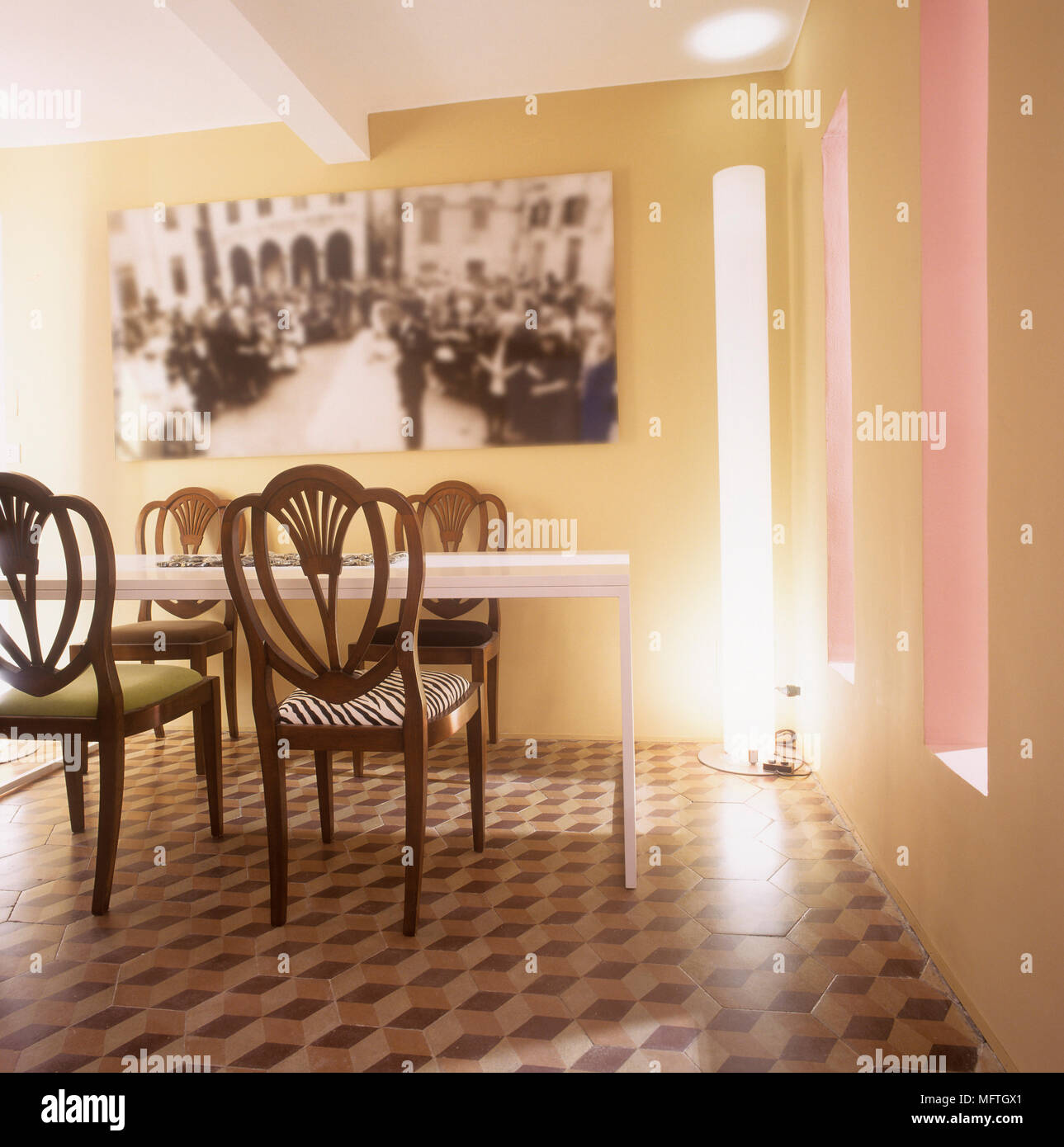 White dining table and chairs Stock Photo - Alamy