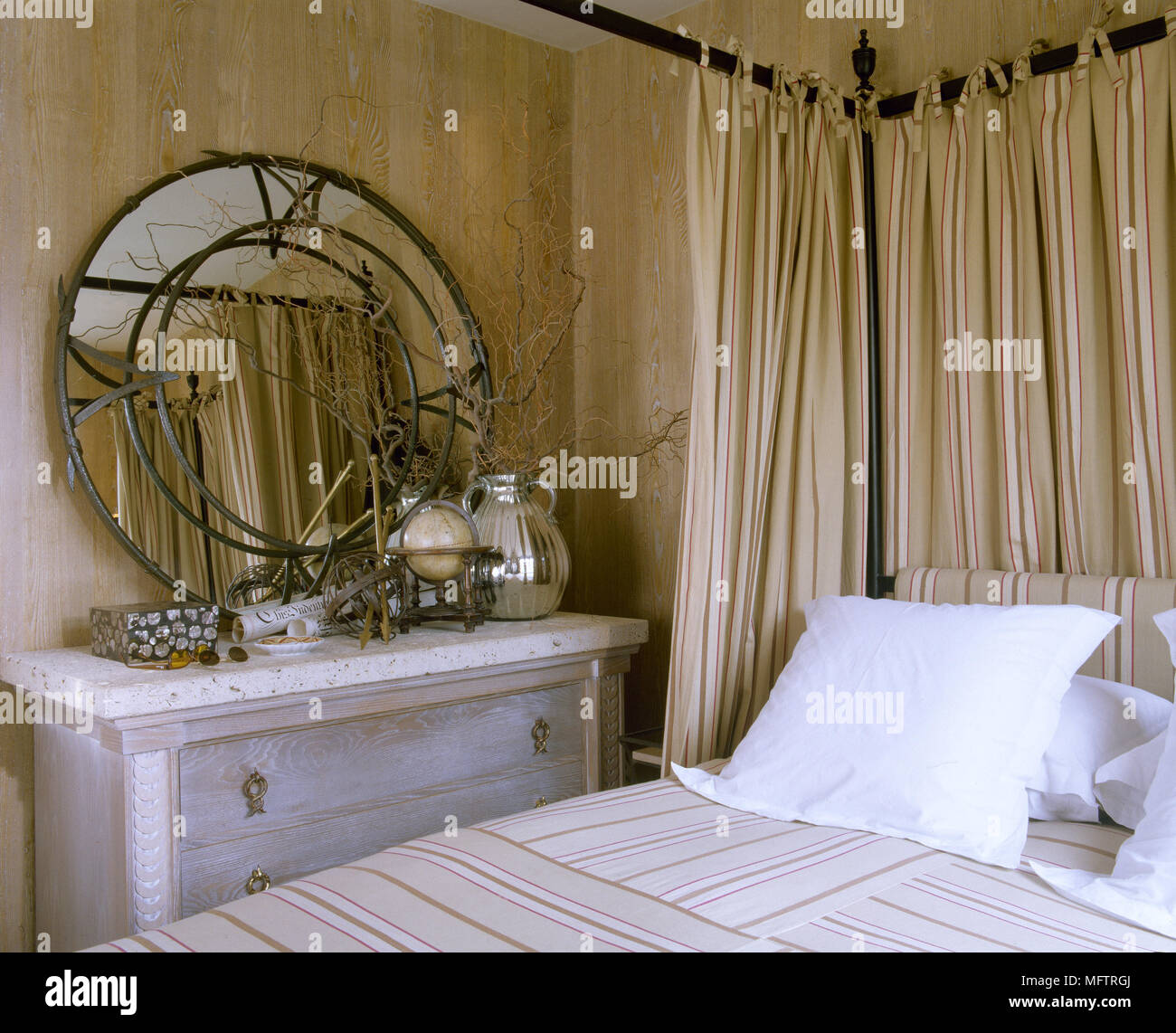 A Country Bedroom With Textured Plaster Walls Four Poster