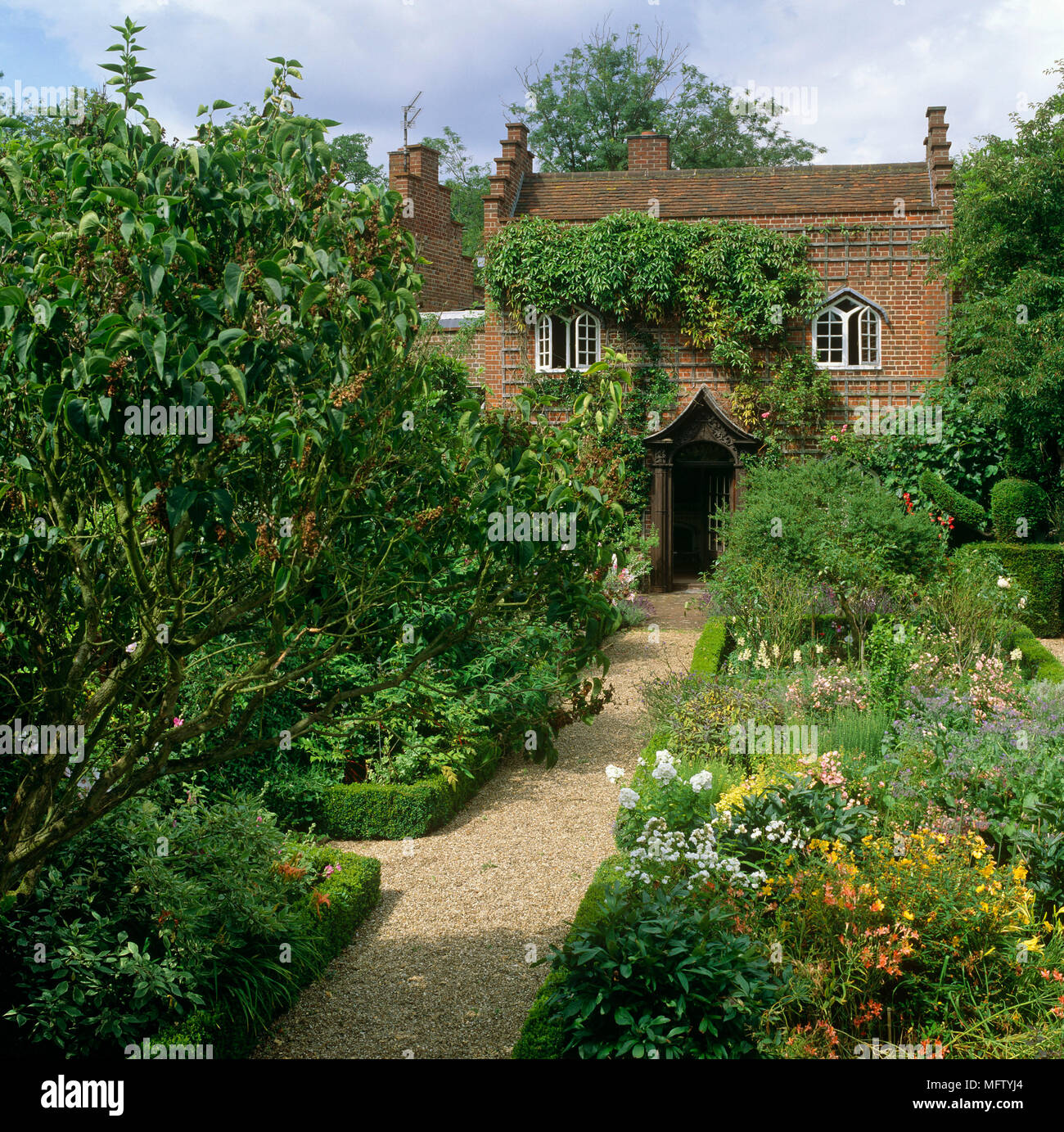 Brick gravel path hires stock photography and images Alamy
