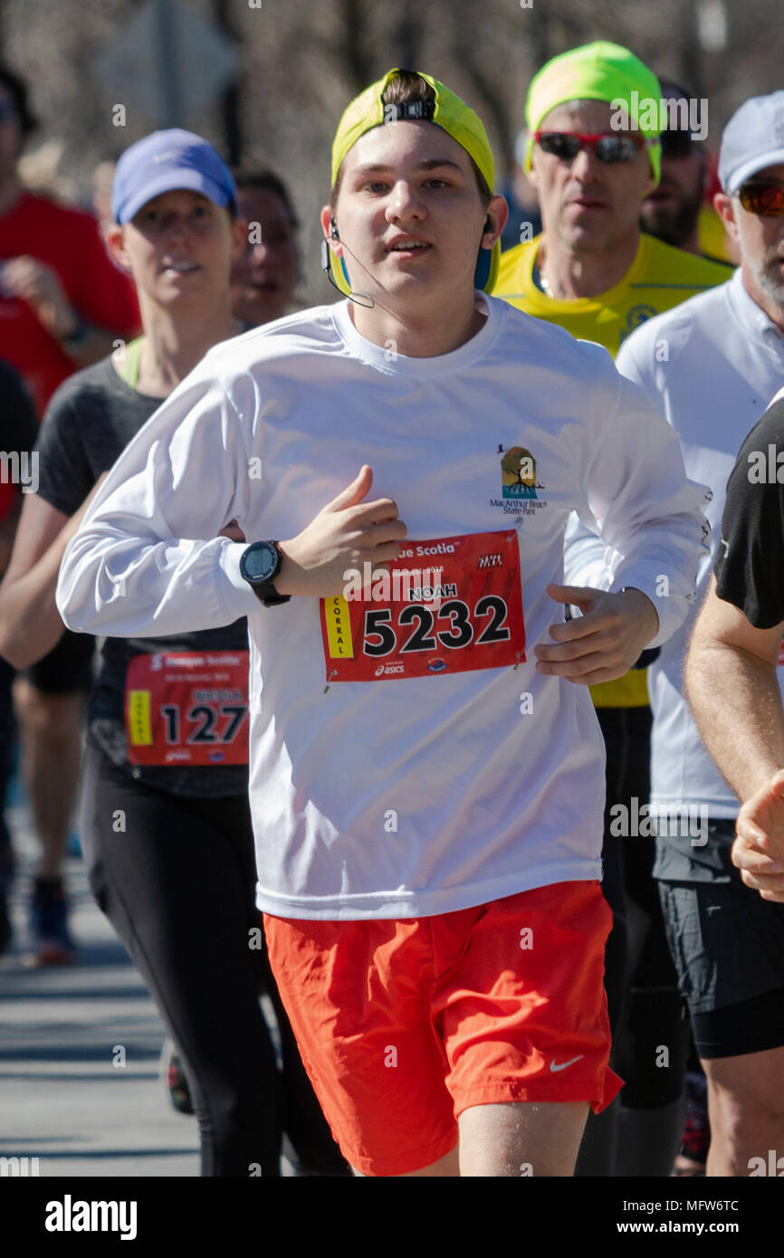 Noah Sutton competing in the 2018 Scotiabank Montreal Half Marathon