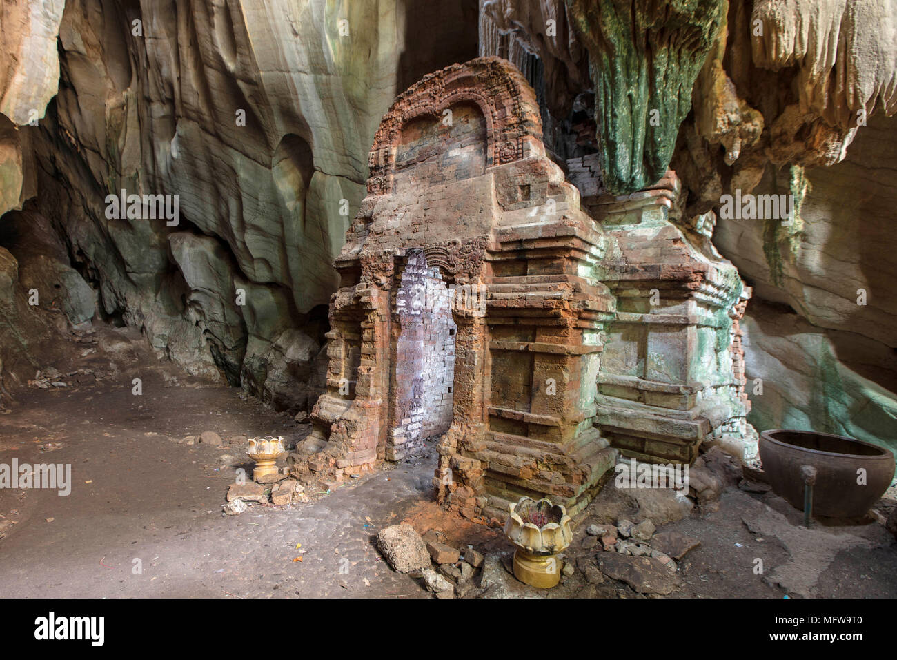 Phnom Chhnork Khmer Hindu cave temple in Kampot province, Cambodia Stock Photo