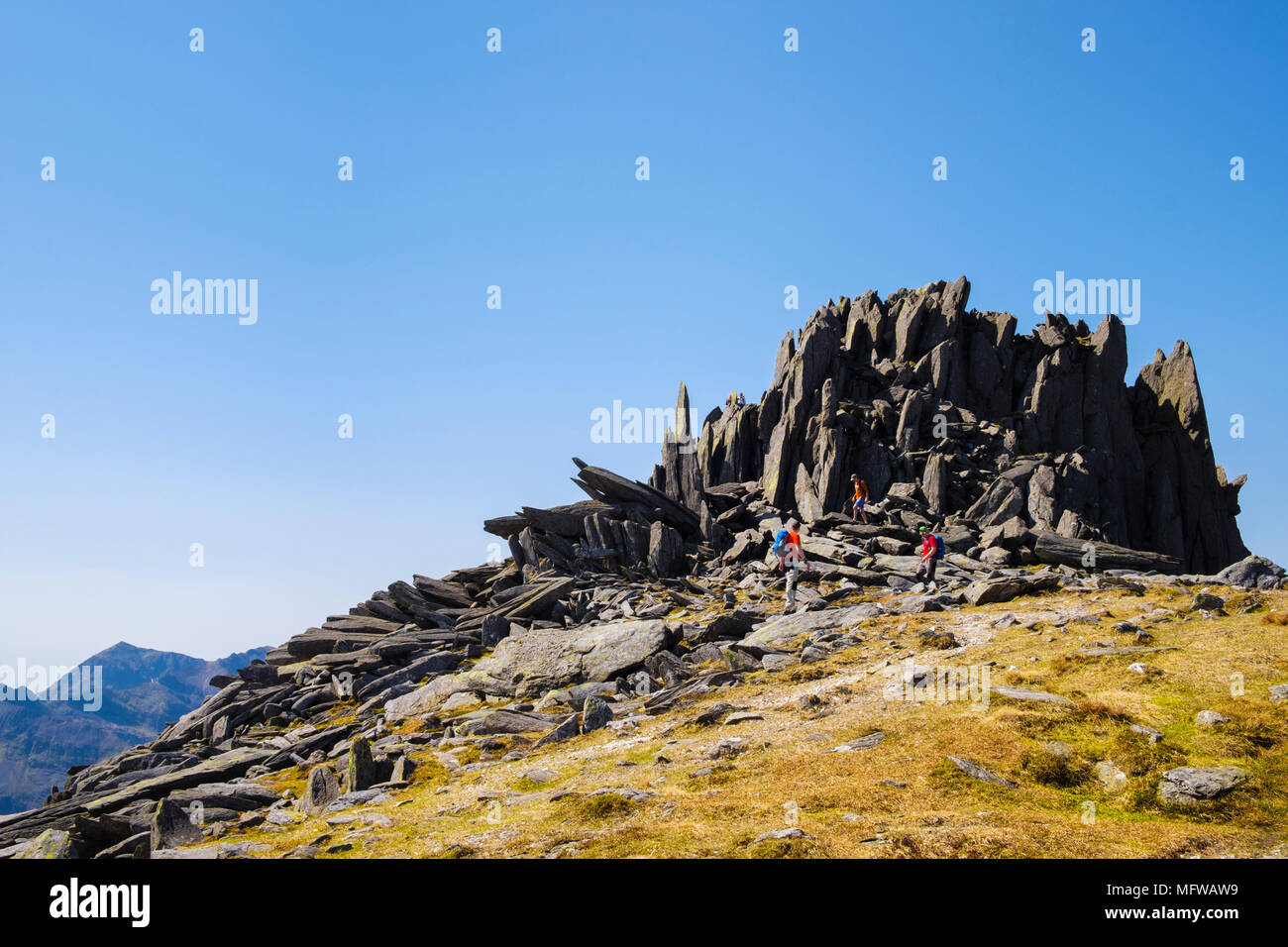 Castell y Gwynt (Castle of the Winds) on Glyder Fach mountain with hikers scrambling down the rocks in Snowdonia National Park. Wales, UK, Britain Stock Photo