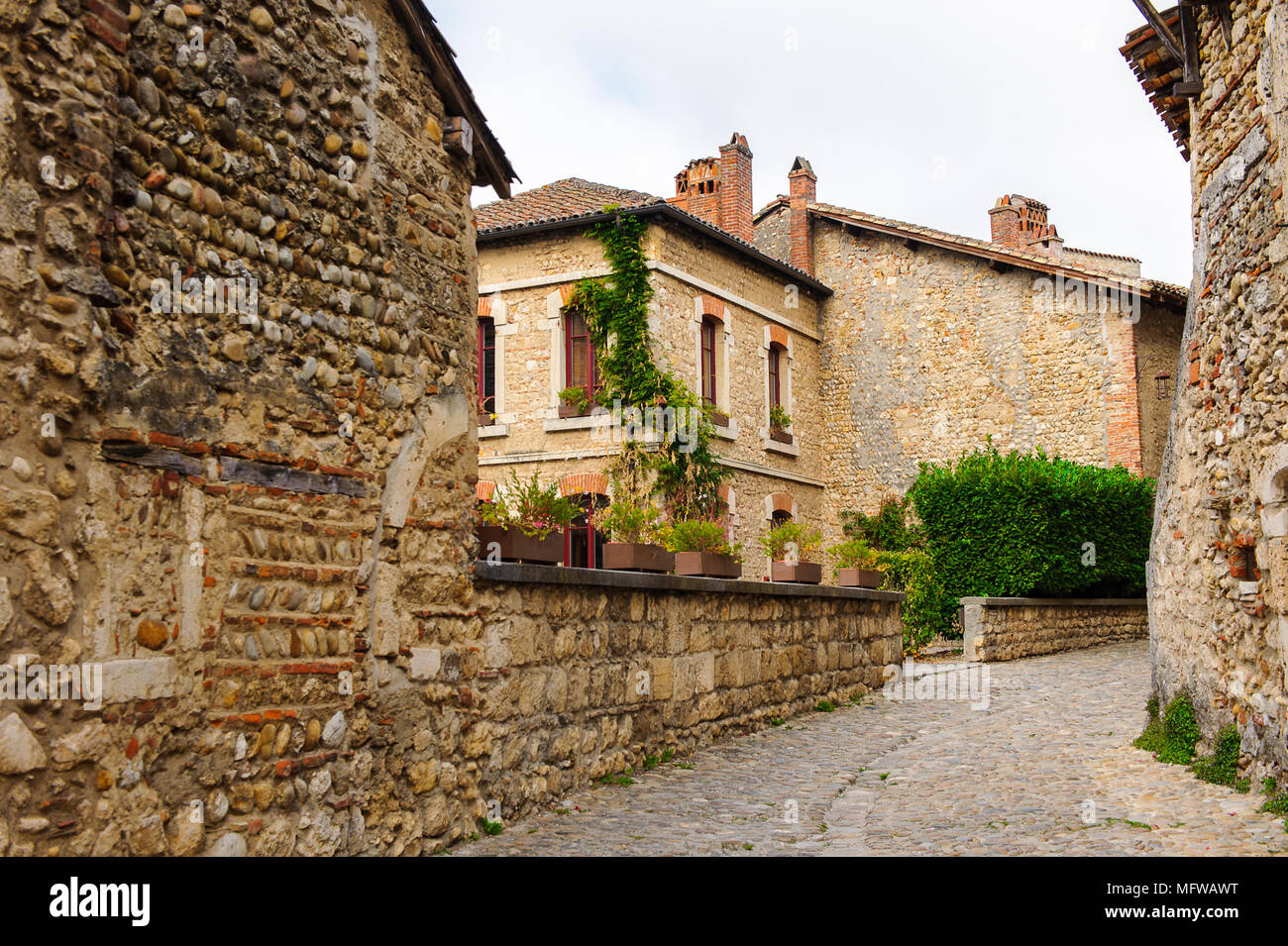 Entrance to perouges hi-res stock photography and images - Alamy