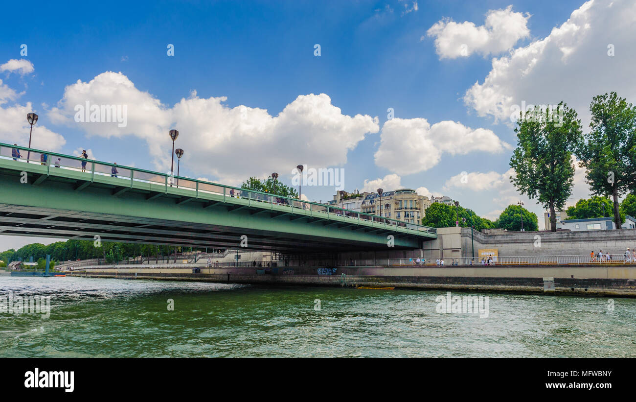 Pont des Invalides is the lowest bridge traversing the Seine in Paris ...