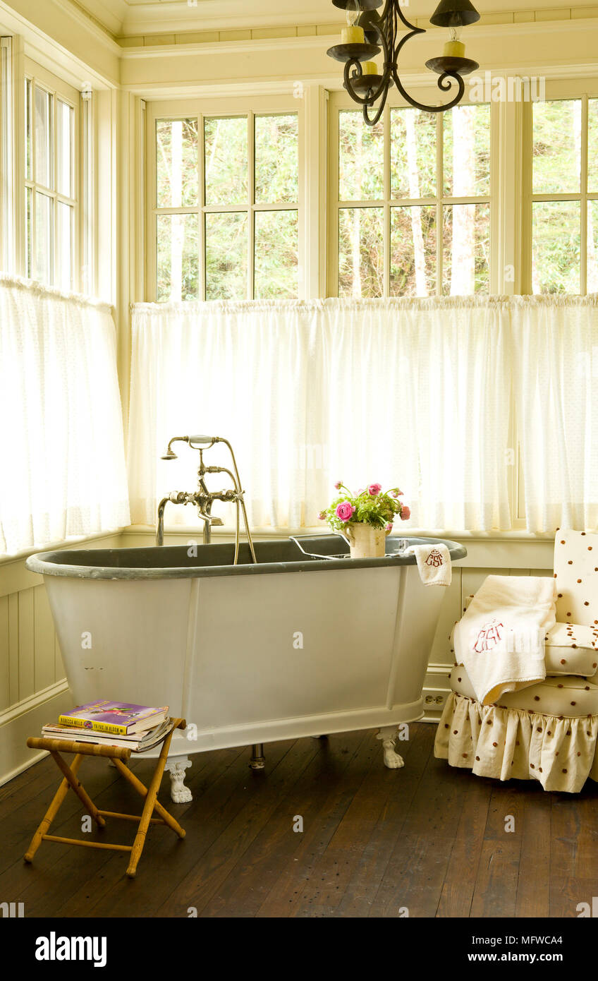 Old fashioned style freestanding bathtub in corner of country style