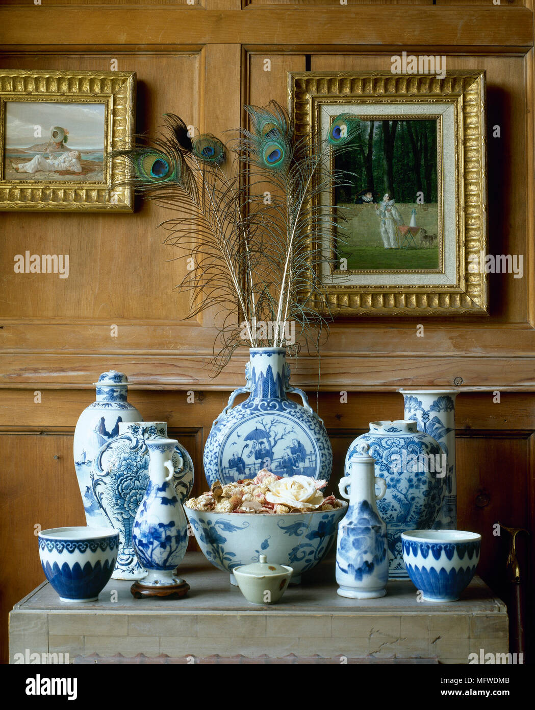 Chinese ceramics hi-res stock photography and images - Alamy