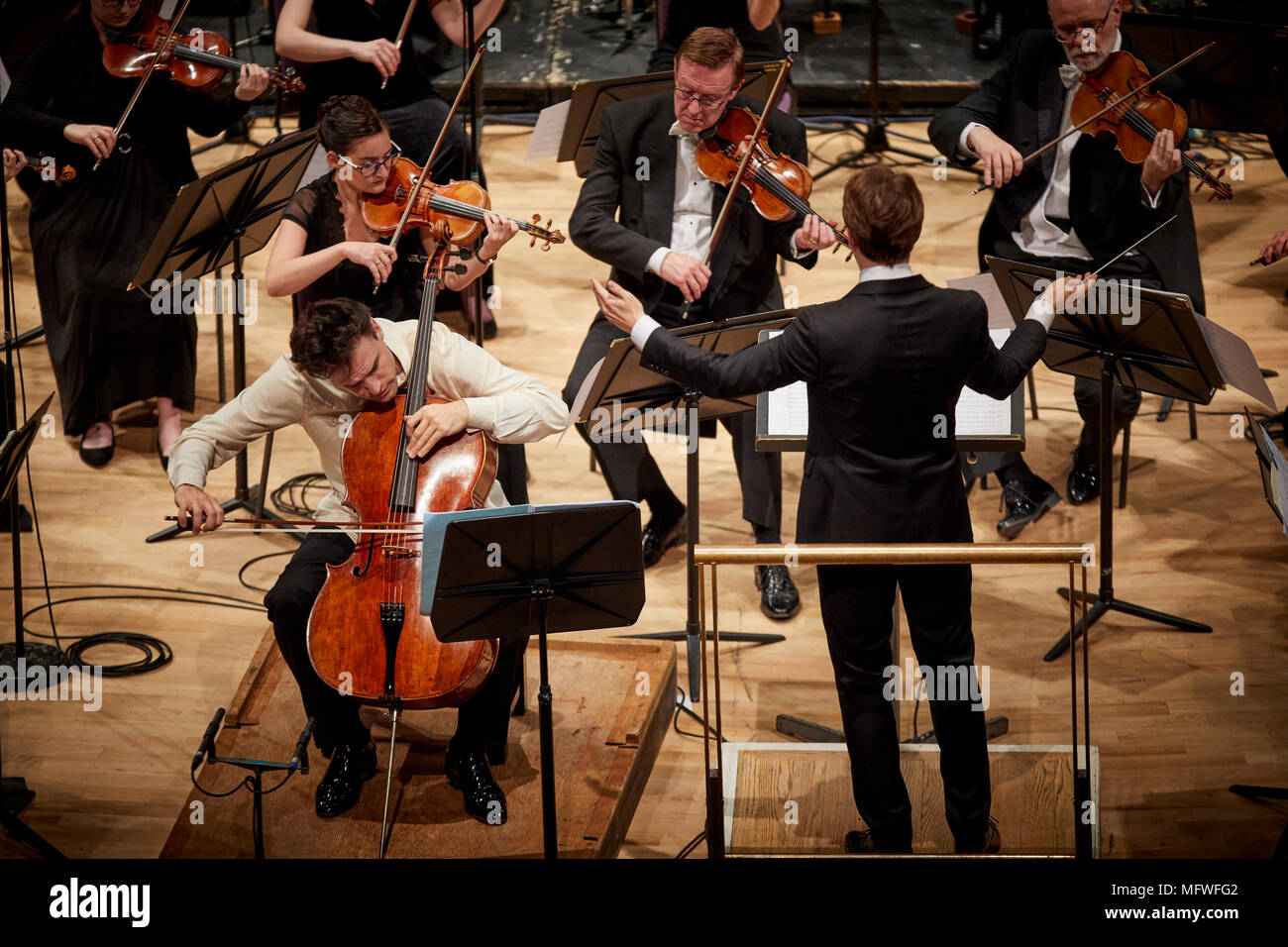 Manchester Bridgewater Hall hosts BBC Philharmonic world premiere OF Mark Simpson Cello Concerto Stock Photo