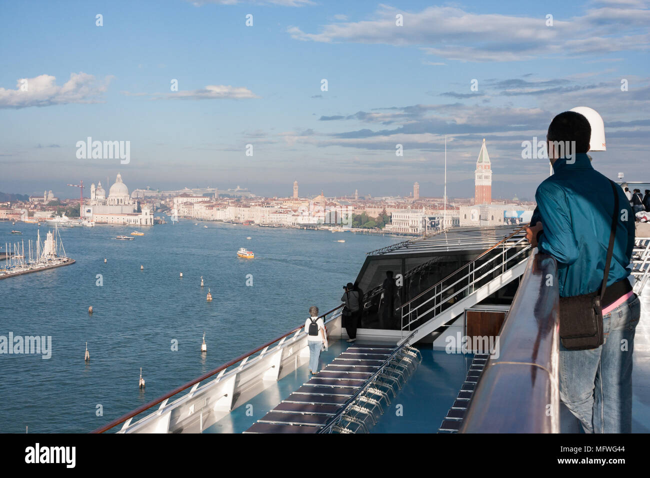 Cruise ship venice italy hi-res stock photography and images - Alamy