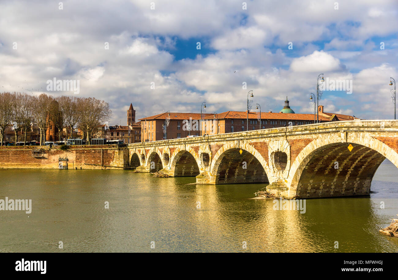 Pont Neuf, a bridge in Toulouse - France Stock Photo