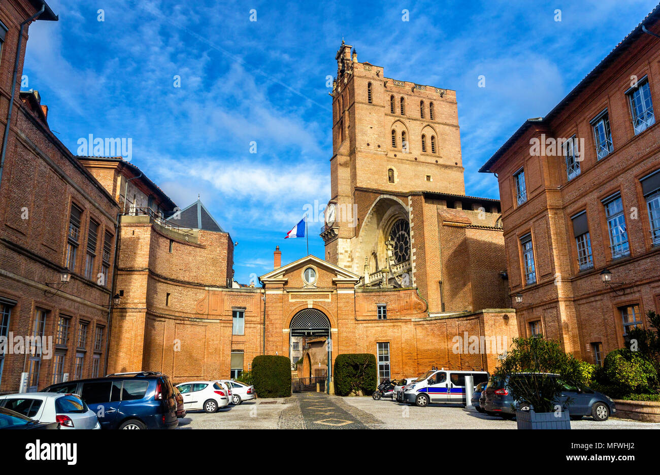 Prefecture of Midi-Pyrenees and St. Etienne cathedral in Toulous Stock Photo
