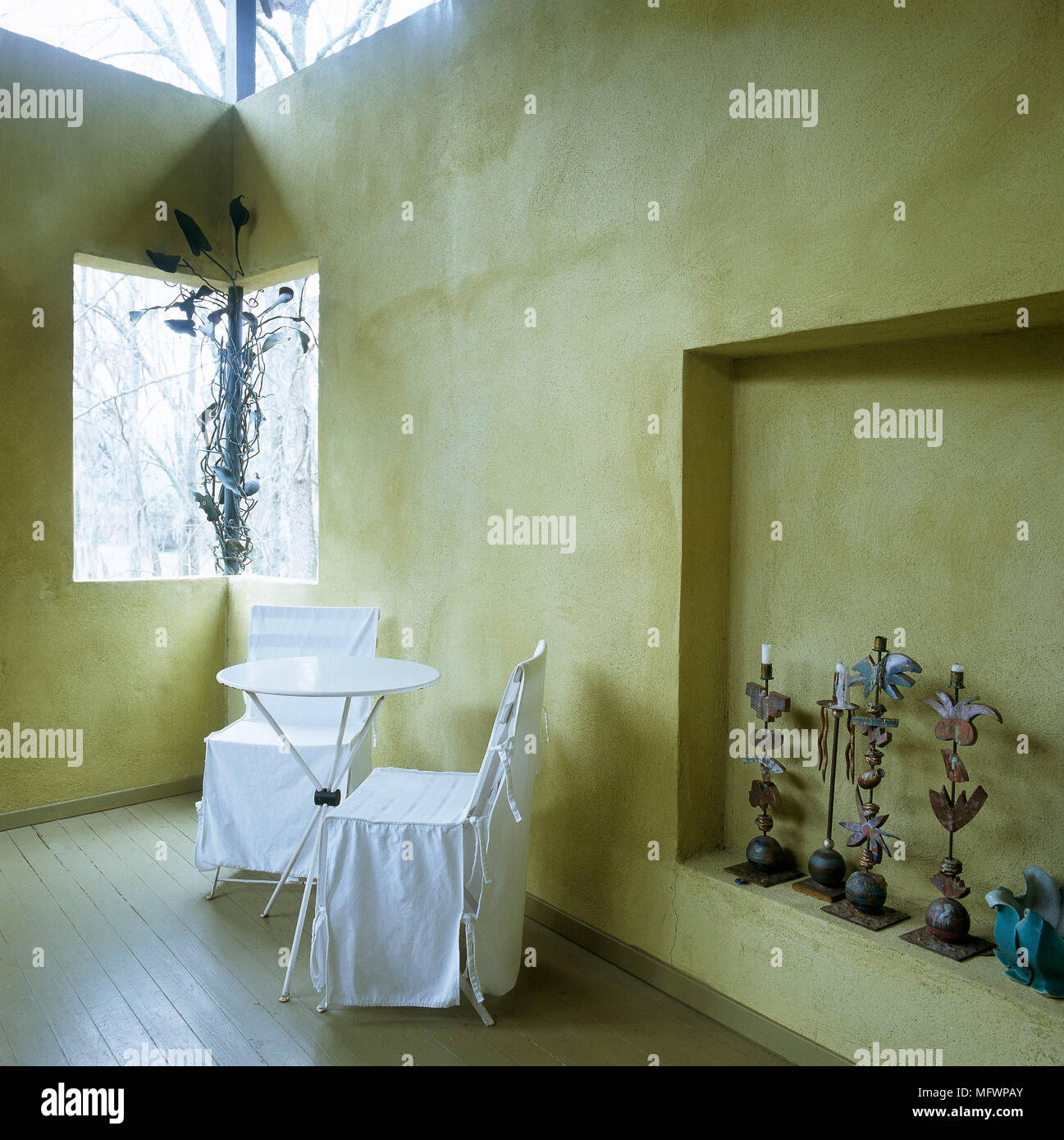 Sparsely furnished room hi-res stock photography and images - Alamy