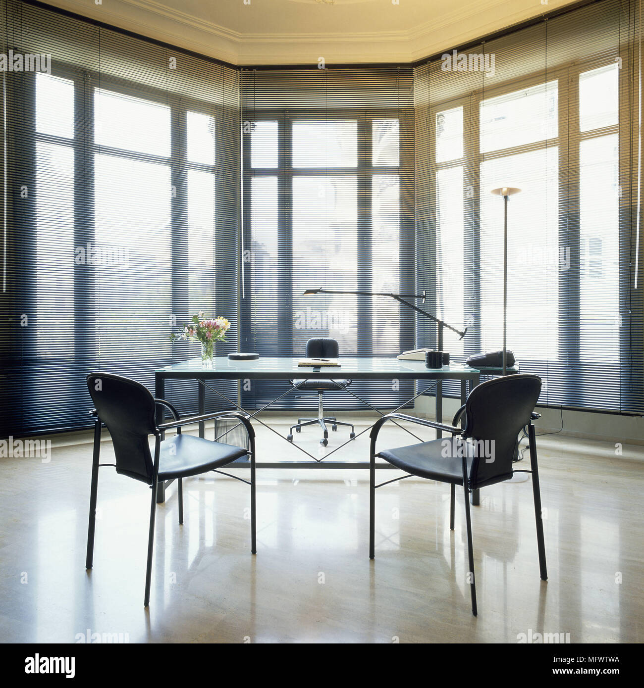 Office interiors hi-res stock photography and images - Alamy