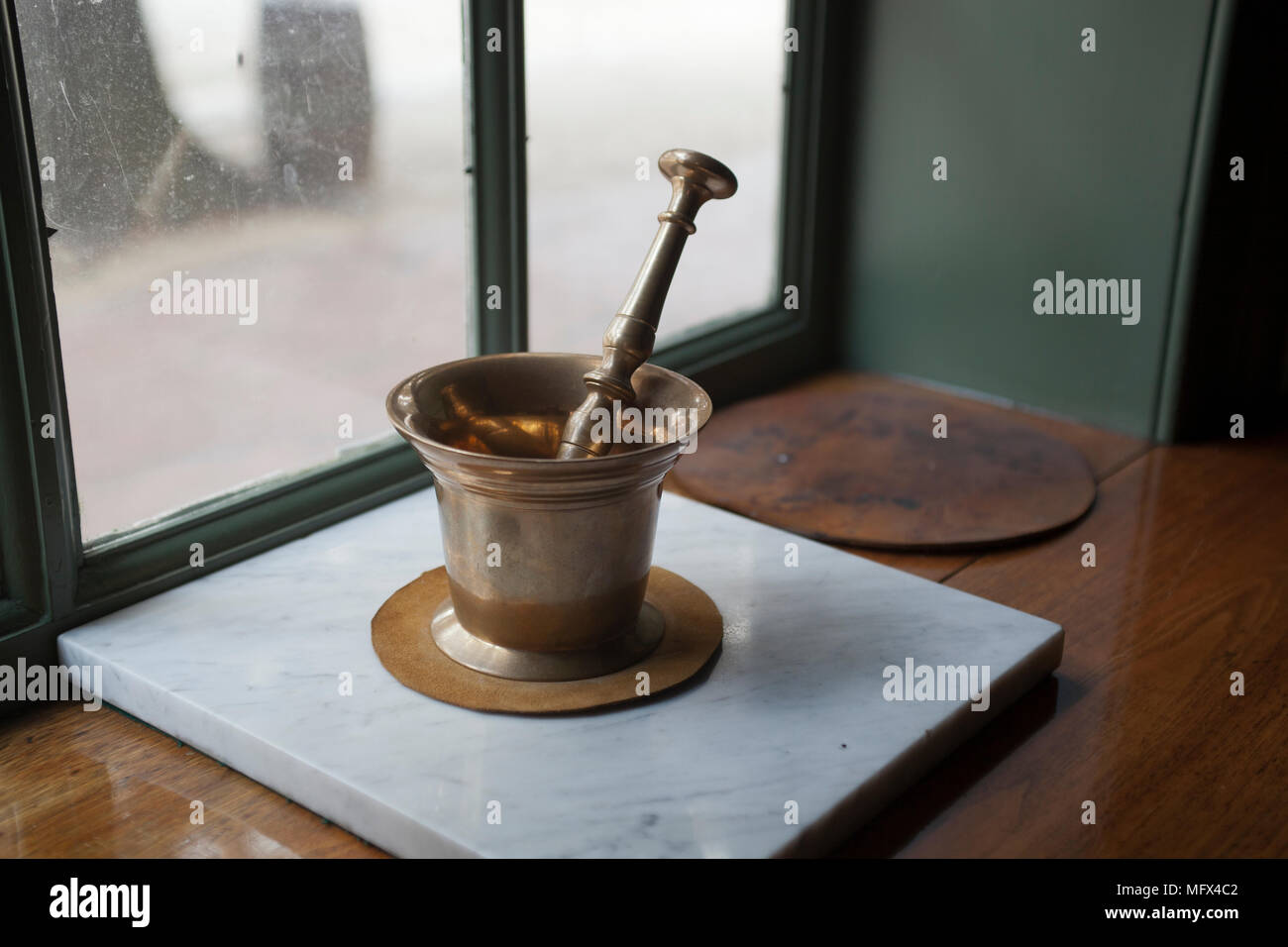 Colonial williamsburg apothecary hires stock photography and images